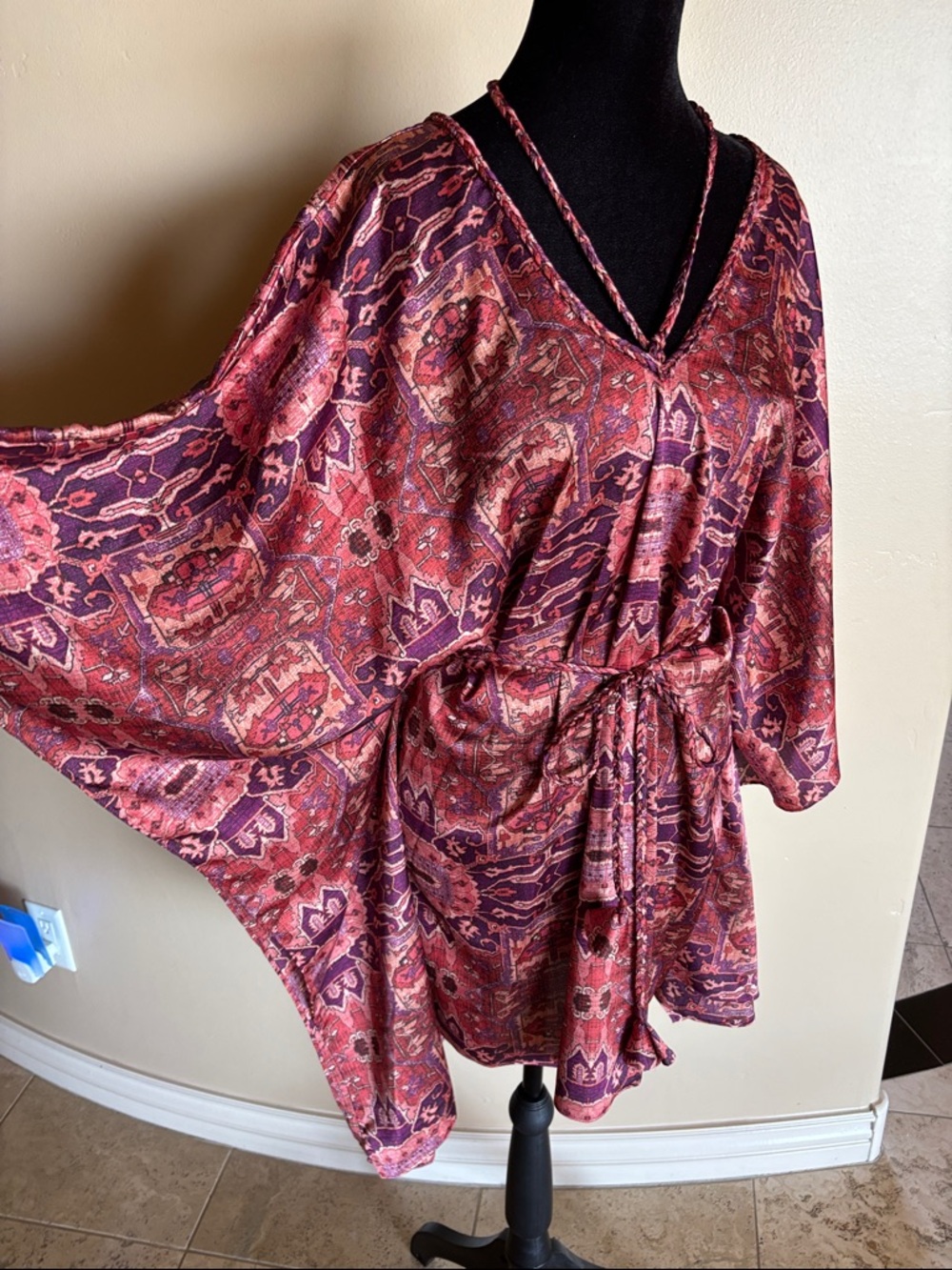 MISA Los Angeles Red V-Neck Kimono Dress in Septima Tapestry Print Size S